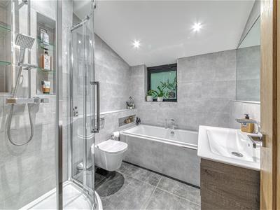 En-Suite Bathroom